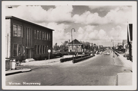 WAT002000071 Afrit Zaanbrug met links en rechts de Veerdijk en rechtdoor de Nieuweweg.Links voor; kantoor van de ...