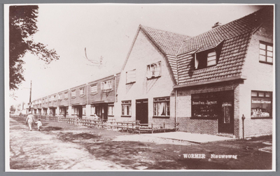 WAT002000101 Eerste pand rechts; de Bakkerij van Bernardus Daenen (1905), van 24 juli 1929 tot 29 oktober 1930.Daarna ...