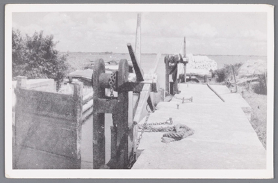 WAT002000211 De Poel met Poelsluis. De Poelsluis is een schutsluis tussen de Zaan en de Poel (Polder Wormer, Jisp en ...