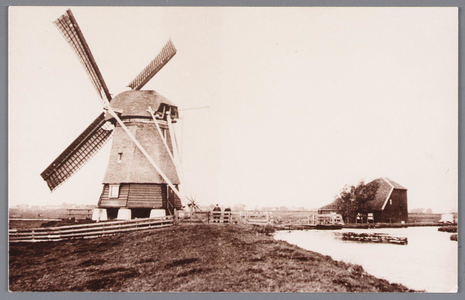 WAT002000244 Watermolen de Schaalsmeermolen ook wel de Dondermolen genaamd, achtkantige bovenkruier. Te ...