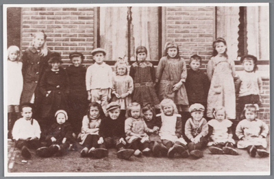 WAT002000271 Kinderen uit de Knollendammerstraat.