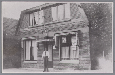 WAT002000399 Café Landzicht met in het midden Jan Kramer Kz. (1904)