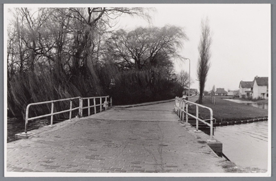 WAT002000670 Brug richting Papierfabriek Van Gelder Zonen N.V.