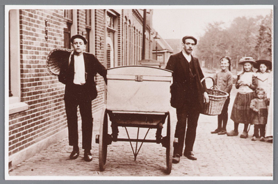 WAT002000797 Rechts op de foto Bernardus Wolfgang Heijne (1890) met links zijn broer Cornelius (Cor) Heijne (1898), ...