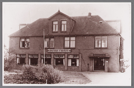 WAT002001109 R.K. verenigingsgebouw Sint-Joseph. Het werd in 1915 gebouwd als kaasfabriek en later kwam er een ...