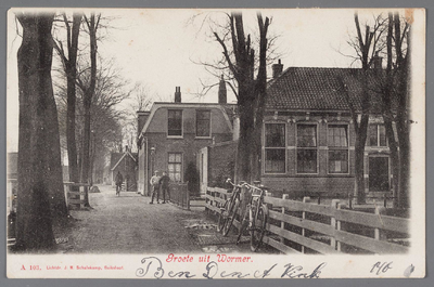 WAT002001208 Rechts de Gemeenteschool Oost.Dit was de enige school in Wormer waar ouders met Katholieke achtergrond hun ...