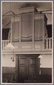 WAT002001441 Doopsgezinde Vermaning kerk uit 1850.Architect: A. Verlaan, het is een kleine zaalkerk.Het orgel is ...