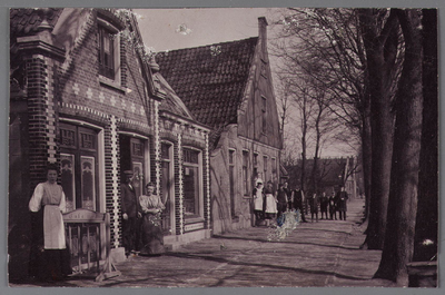 WAT002001447 Café ,, De Tijdgeest'' van Dirk Eenhoorn (geboren in 1865), die met zijn vrouw Geertje Middelburg, ...