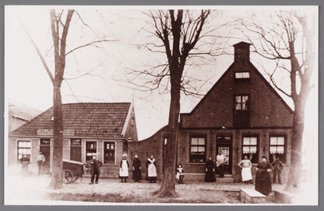 WAT002001454 Foto v.l.n.r. café ''De Toekomst'' na 1909 café '' De Tijdsgeest'' (café van Dirk Eenhoorn, later ...