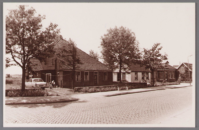 WAT002001509 Boerderij van de familie Kramer (voorheen George Johannes de Vries ) Dorpsstraat nummer 348, daarnaast het ...