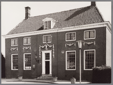 WAT002001530 Het oude raadhuis van Wormer, gebouwd als koopmanshuis omstreeks 1660.Vanaf 1818 in gebruik genomen als ...