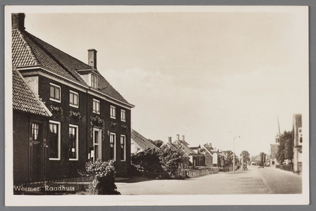 WAT002001550 Het oude raadhuis van Wormer, gebouwd als koopmanshuis omstreeks 1660.Vanaf 1818 in gebruik genomen als ...