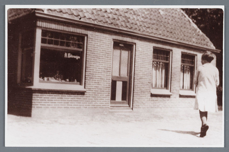 WAT002001786 Kruidenierswinkeltje van Antoon (Toon) Koelemeijer, geboren in 1874.
