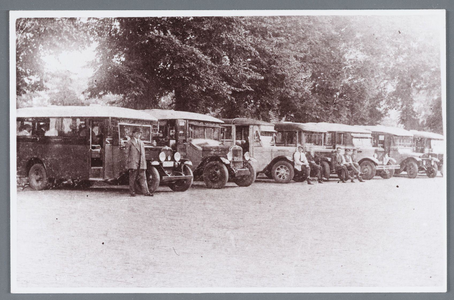 WAT002001857 Bussen van de autogarage- busmaatschappij firma Fontijn 'de zeemeeuw'Eigenaar: Jacobus ( Cobus) Fontijn, ...