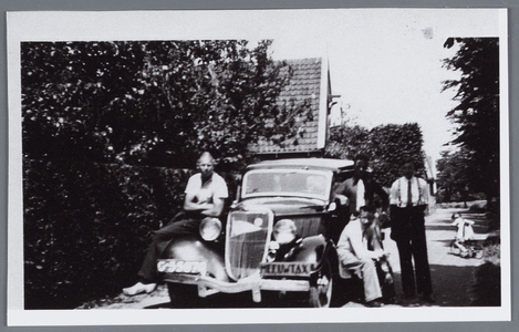 WAT002001872 Autotaxi van garage Fonteijn N.V. De Zeemeeuw in KrommeniedijkIn november 1924 werd de Maatschappij tot ...