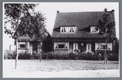 WAT002001939 Laatste huis, in opdracht gebouwd van Jan Allan in 1937, directeur van de papierfabriek, Oosteinde 110 en ...