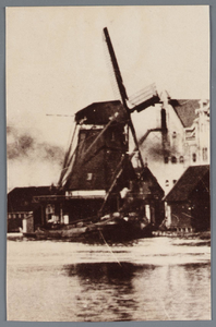 WAT002002155 Oliemolen ‘’De Spatter’’ gebouwd in 1788, gesloopt in maart 1901.Aandrijving; windmolen, type; stellingmolen.