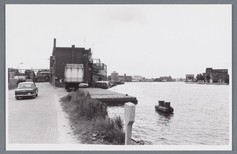 WAT002002289 De fabriek van Gerkens Cacao aan de Veerdijk in Wormer. In 1928 startte K.J. Gerkens, in de panden van het ...