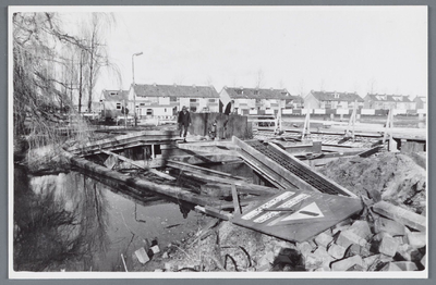 WAT002002451 Van Gelder papierfabriek tijdens de sloop van de fabriek in 1982.In 1685 werd windrecht verleend aan de ...