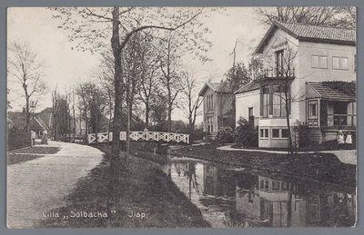 WAT002002648 Eerste huis rechts; villa Solbacka (villa Zonneheuvel) Dorpsstraat nummer 2.Gebouwd door de familie ...