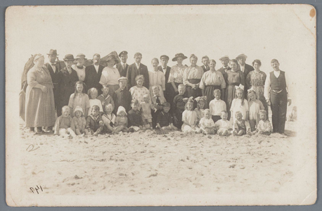 WAT002002687 Schooluitje naar het strand.