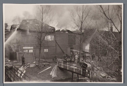 WAT002002819 Jachtwerf Dubbeld met 90 zeilboten in winterberging en N.V. Dubdam Botenbouw (C. Dubbeld en W.H.R. van ...