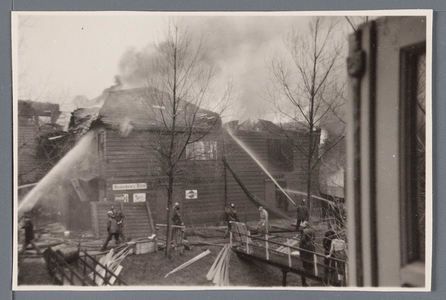 WAT002002820 Jachtwerf Dubbeld met 90 zeilboten in winterberging en N.V. Dubdam Botenbouw (C. Dubbeld en W.H.R. van ...