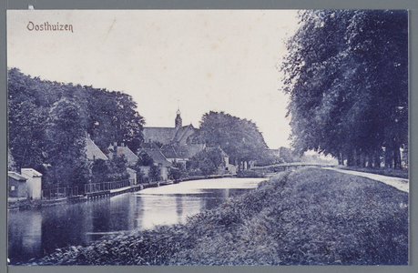 WAT002002925 Aanzicht op de Beemsterringvaart met midden achter de Ned. Hervormde Kerk