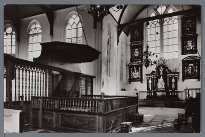 WAT002002958 Preekstoel van de Nederlands Hervormde Kerk te Oosthuizen.Lang voor de bouw van deze kerk moet op dezelfde ...