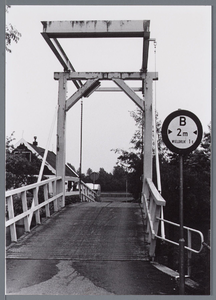 WAT002003141 De nieuwe Hondebrug.De oude brug was net breed genoeg om een hondenkar door te laten (vandaar de naam)