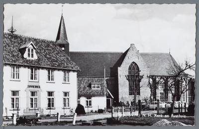 WAT002003150 Links: Rusthuis Zonnehoek.Rechts: Nederlandse Hervormde Kerk van Beets.De kerk van Beets is een ...