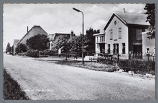 WAT002003154 Rechts zien we de Coop. Zuivelfabriek Warder, de eerste steen is gelegd door H.Middelbeek Dz. op 11 april ...