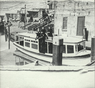 NNC-78-65-02 Foto gepubliceerd in de NNC bij het jubileum van de Marken Express, als voorbeeld van een oude boot. Titel ...