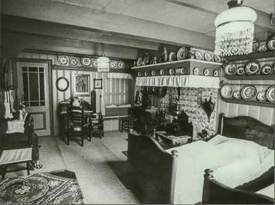 NNC-81-174-04 Hotel Spaander viert zijn 100-jarig bestaan. Slaapkamer 1, de oudste kamer, vroeger in gebruik als ...