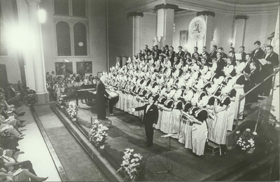 NNC-81-50-01 Concert van het Volendams Opera Koor ter gelegenheid van het 30-jarig jubileum onder leiding van dirigent ...