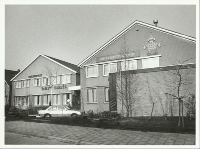 NNC-85-201-01 Bart Smit heeft 60% van het aandeelkapitaal aan Blokker BV verkocht. Omdat er nu meer filialen bijkomen, ...