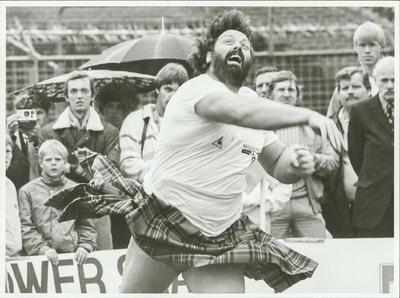 NNC-85-216-01 De grootste winnaar van de Schotse 'Highland Games' was Brit Geoff Capes.