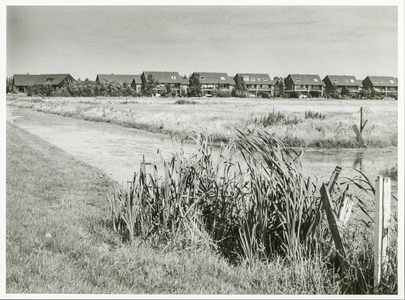 NNC-85-240-01 Het bouwterrein van een nieuwe sporthal.