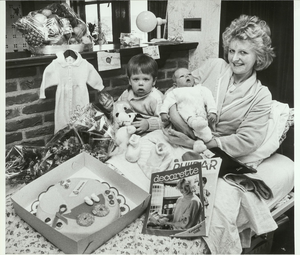 NNC-86-270-01 Gerrie, zoon van Gerrit en Tiny Schilder en broertje van Peter is op 1 januari geboren. Zijn ouders deden ...