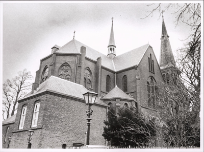 NNC-Mo-0015 Foto genomen naar aanleiding van presentatie boek 100-jarig bestaan parochie Nicolaas- en Anthonius kerk