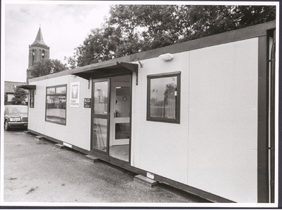 NNC-Mo-0025 Postagentschap in het kantoor van de VVV Monnickendam-Marken aan de Loswal, na sluiting postkantoor aan de ...