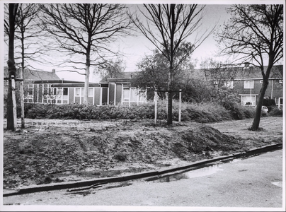 NNC-Mo-0039 Tedingh van Berkhoutplantsoen gaat flink op de schop