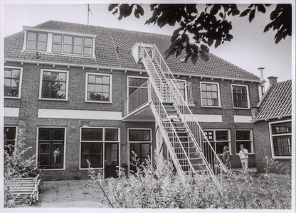 NNC-Mo-0078 Gebouw De Vriendschap gaat vluchtelingen huisvesten