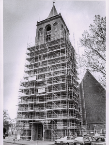 NNC-Mo-0092 Toren Grote Kerk in de steigers voor renovatie