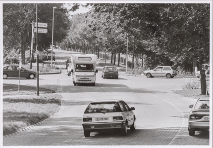 NNC-Mo-0133 Kruispunt Bernhardlaan, Zuideinde wordt rotonde