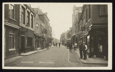 VHP001000009_011 De Breedstraat, vroeger ook wel Breestraet genoemd, loopt vanaf de Kaasmarkt naar de Dubbele Buurt en ...