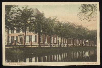 VHP001000015_005 Gemeentemonument. Aan de Emmakade is in 1912 het pension St. Liduina gebouwd, als een ...