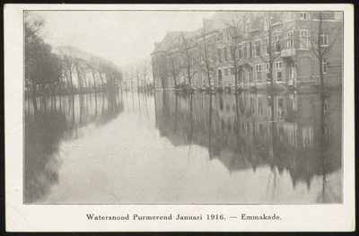 VHP001000015_023 Als gevolg van een zware noordwester storm brak in januari 1916 de Waterlandse Zeedijk tussen ...