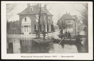 VHP001000021_031 Als gevolg van een zware noordwester storm brak in januari 1916 de Waterlandse Zeedijk tussen ...