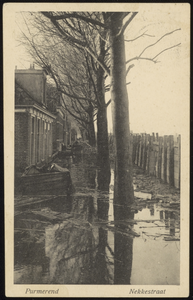 VHP001000053_009 Als gevolg van een zware noordwester storm brak in januari 1916 de Waterlandse Zeedijk tussen ...